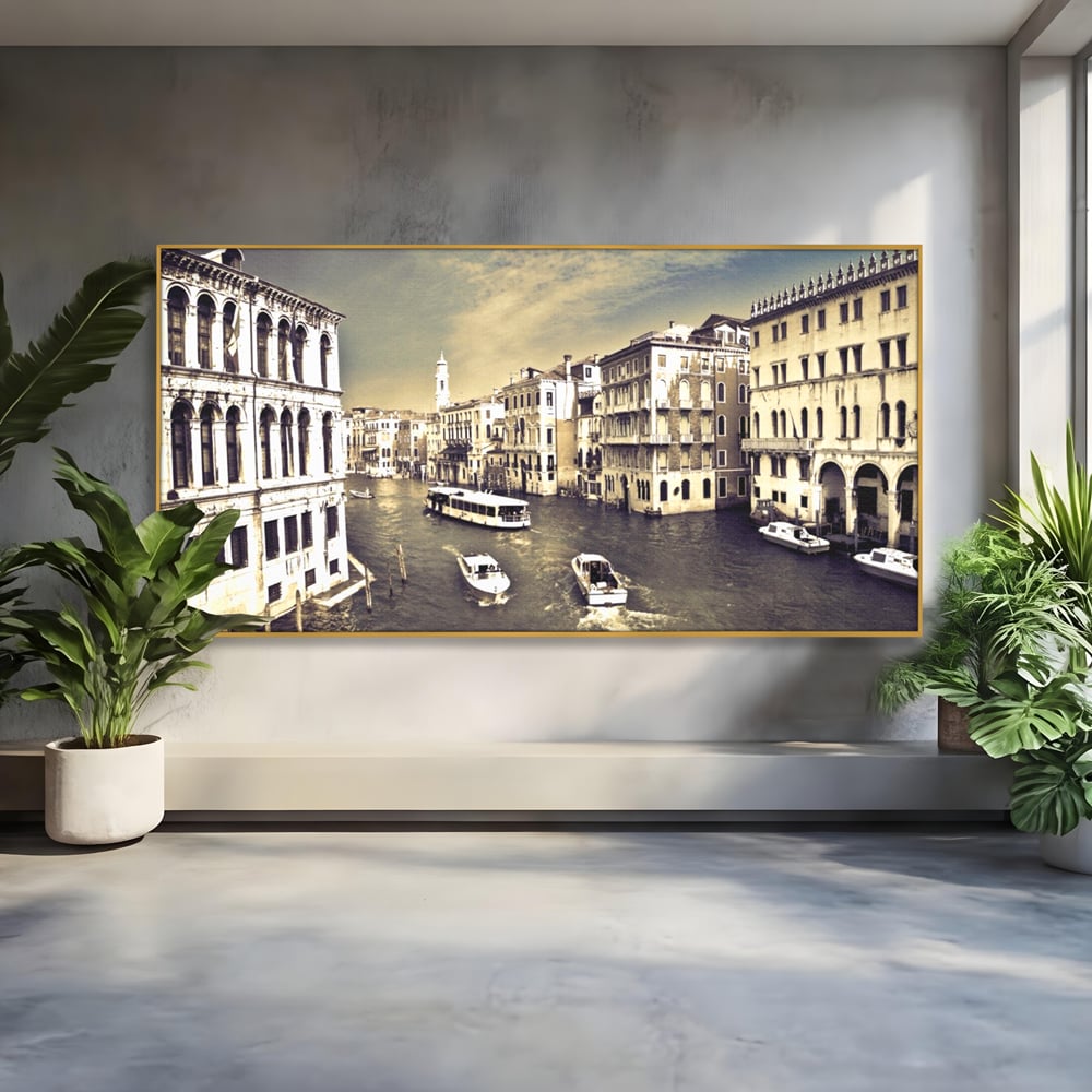 Tablou canvas cu panoramica cu canale si barci in venetia, in rama de aluminiu auriu